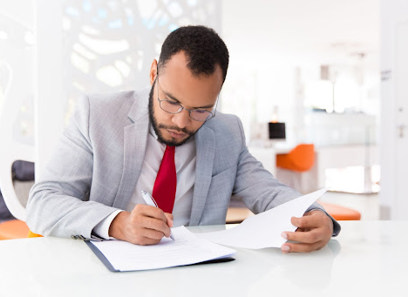 Qual é o objetivo de uma auditoria interna?